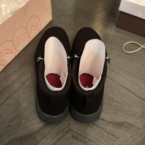 Easy Spirit Women's TShuffle Ankle Bootie - Picture 7 of 7